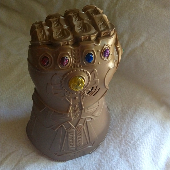 Marvel Other - Marvel Infinity War Gauntlet Electronic fist